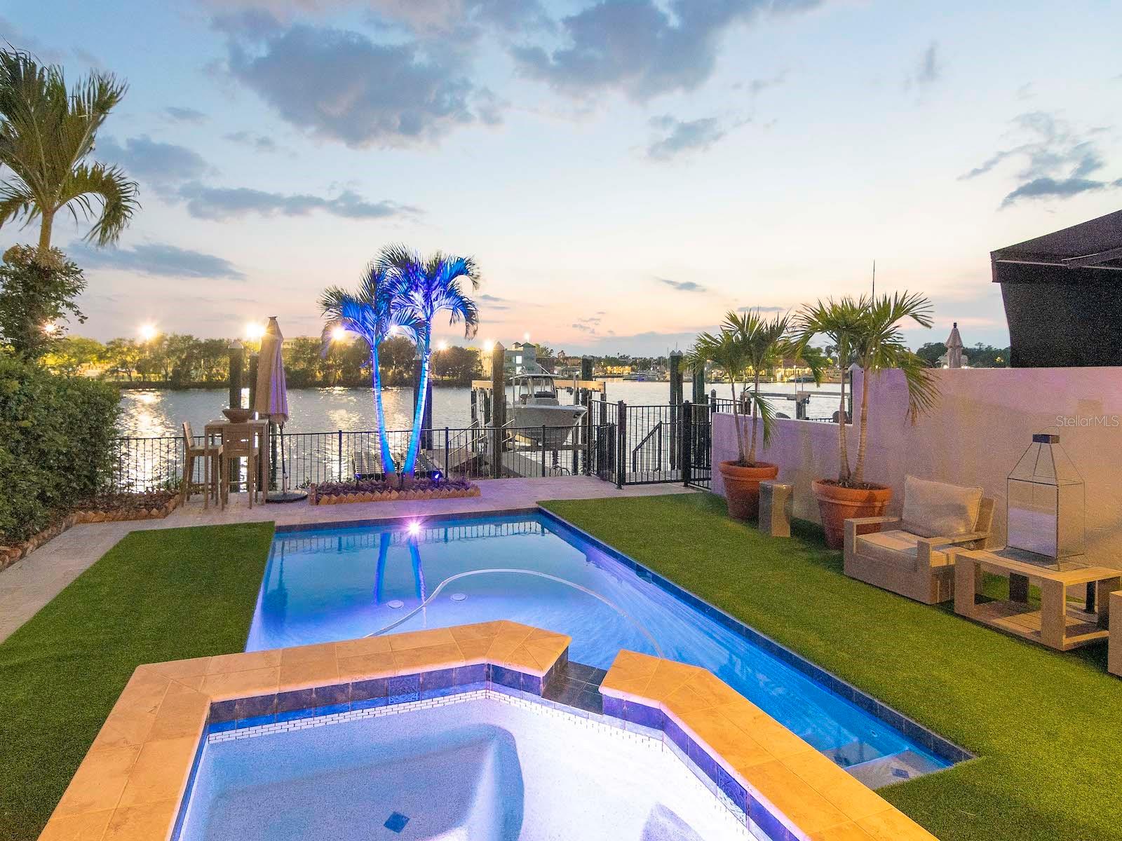 ST TROPEZ AT HARBOUR ISLAND PH - Residential