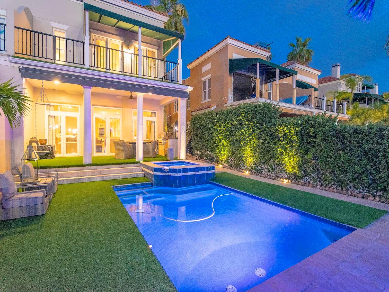 ST TROPEZ AT HARBOUR ISLAND PH - Residential