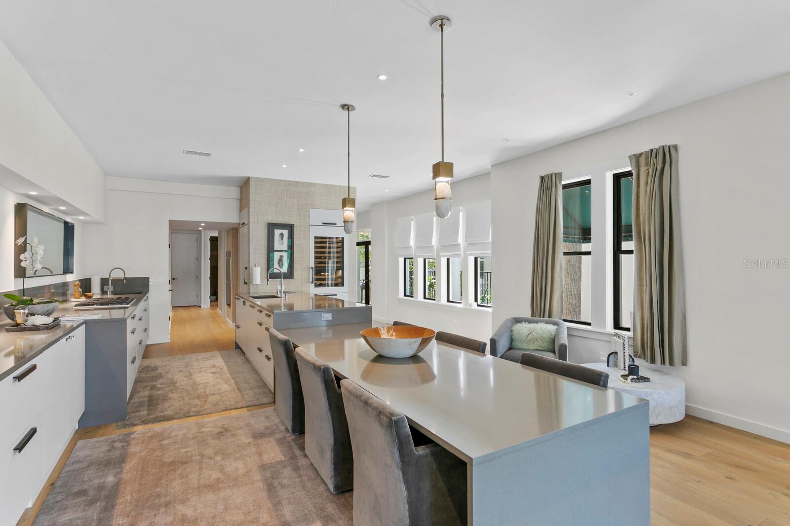 ST TROPEZ AT HARBOUR ISLAND PH - Residential