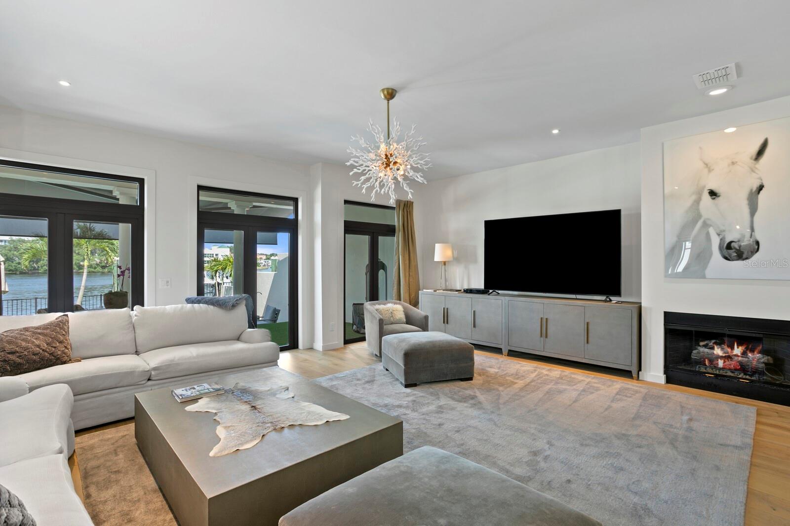 ST TROPEZ AT HARBOUR ISLAND PH - Residential