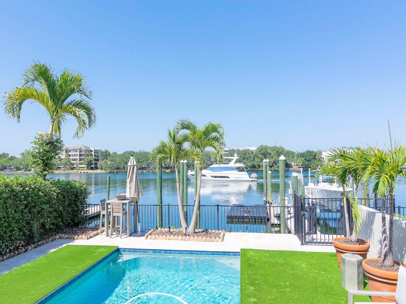 ST TROPEZ AT HARBOUR ISLAND PH - Residential