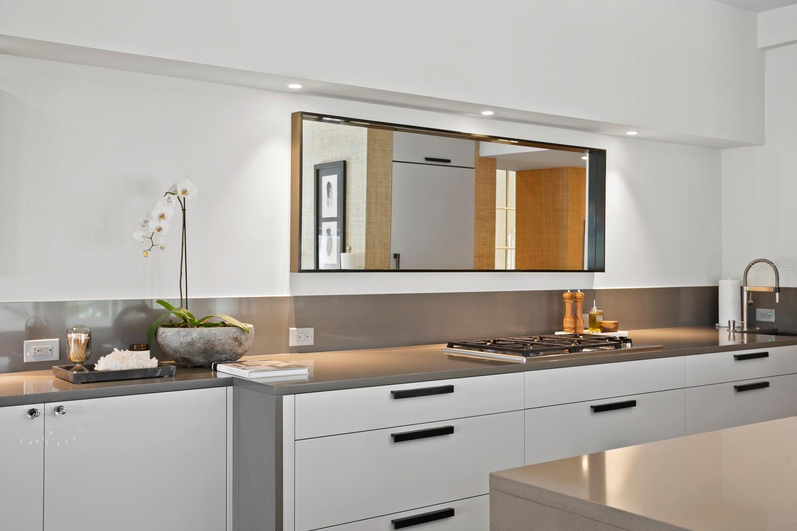 ST TROPEZ AT HARBOUR ISLAND PH - Residential