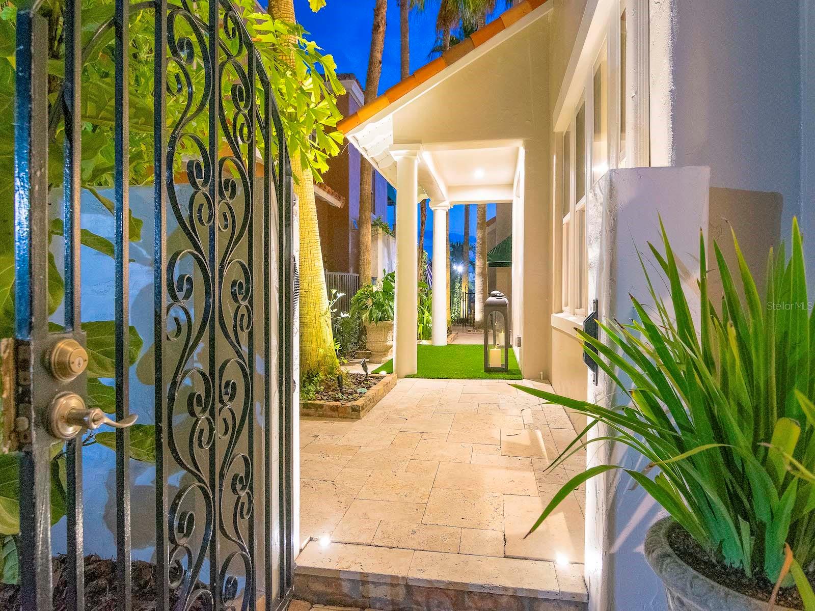 ST TROPEZ AT HARBOUR ISLAND PH - Residential