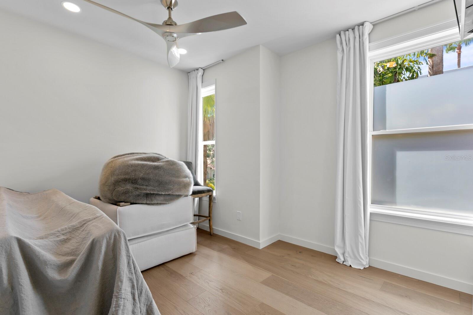 ST TROPEZ AT HARBOUR ISLAND PH - Residential