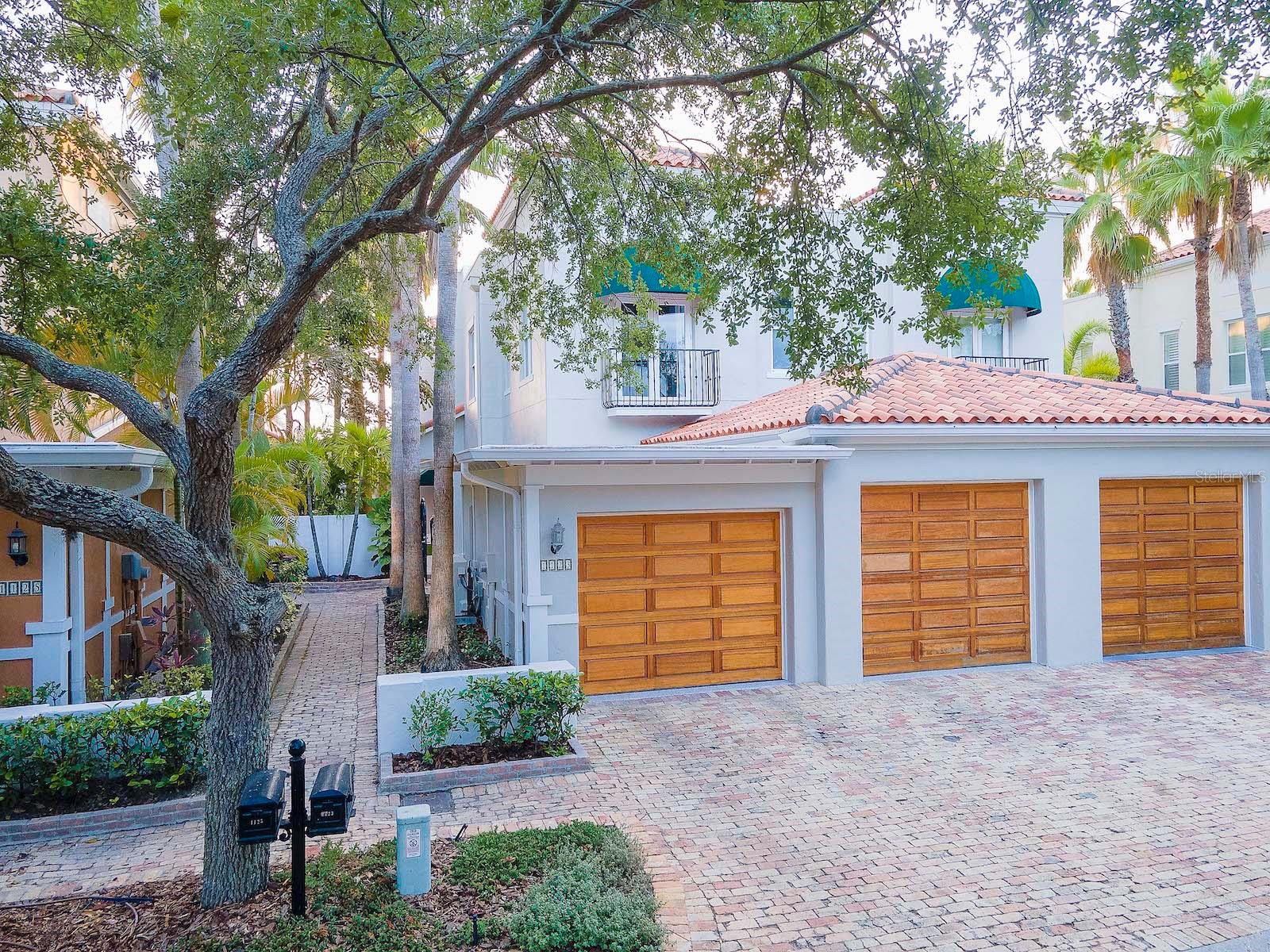 ST TROPEZ AT HARBOUR ISLAND PH - Residential