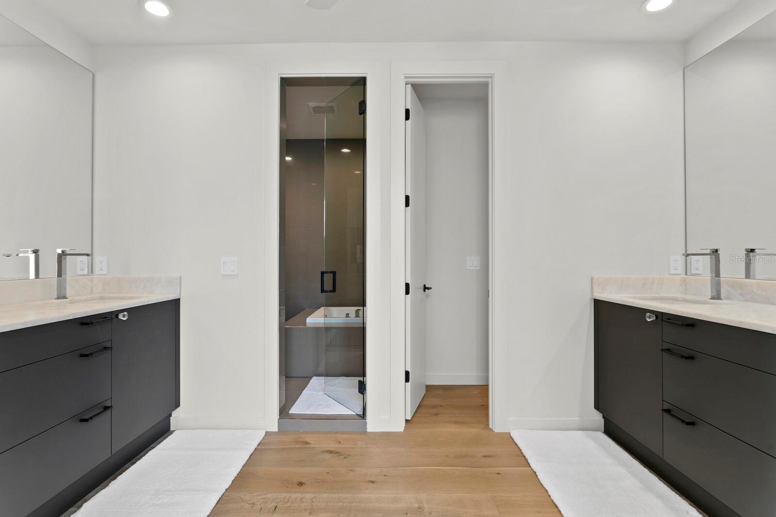 ST TROPEZ AT HARBOUR ISLAND PH - Residential