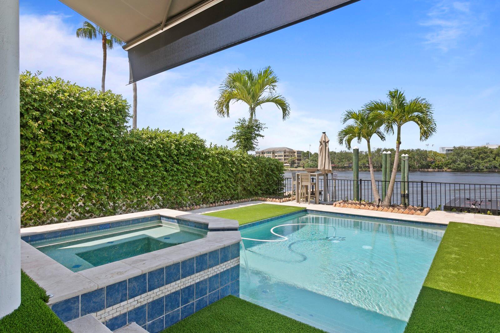 ST TROPEZ AT HARBOUR ISLAND PH - Residential