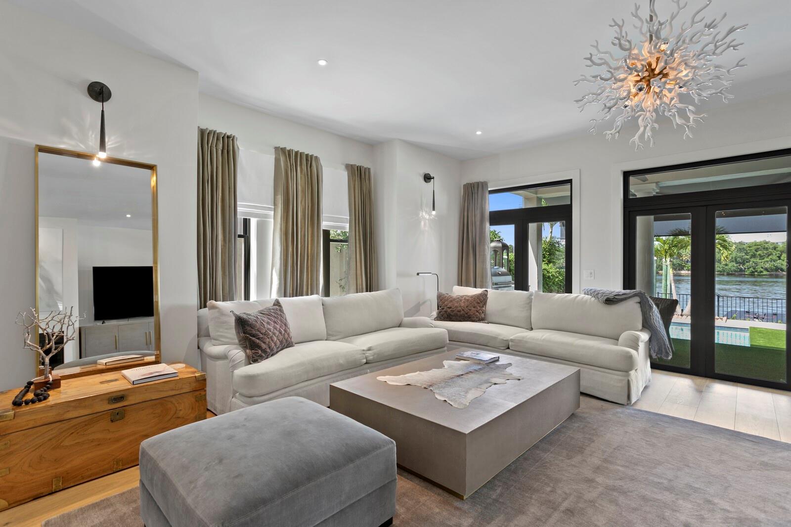 ST TROPEZ AT HARBOUR ISLAND PH - Residential