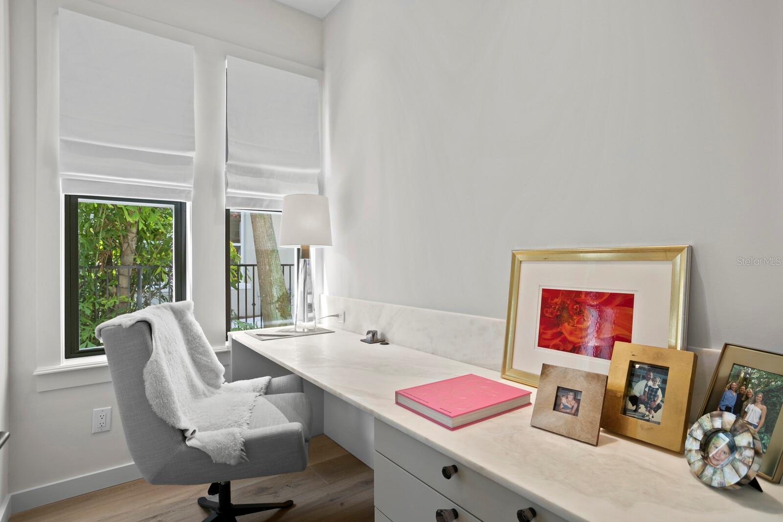 ST TROPEZ AT HARBOUR ISLAND PH - Residential