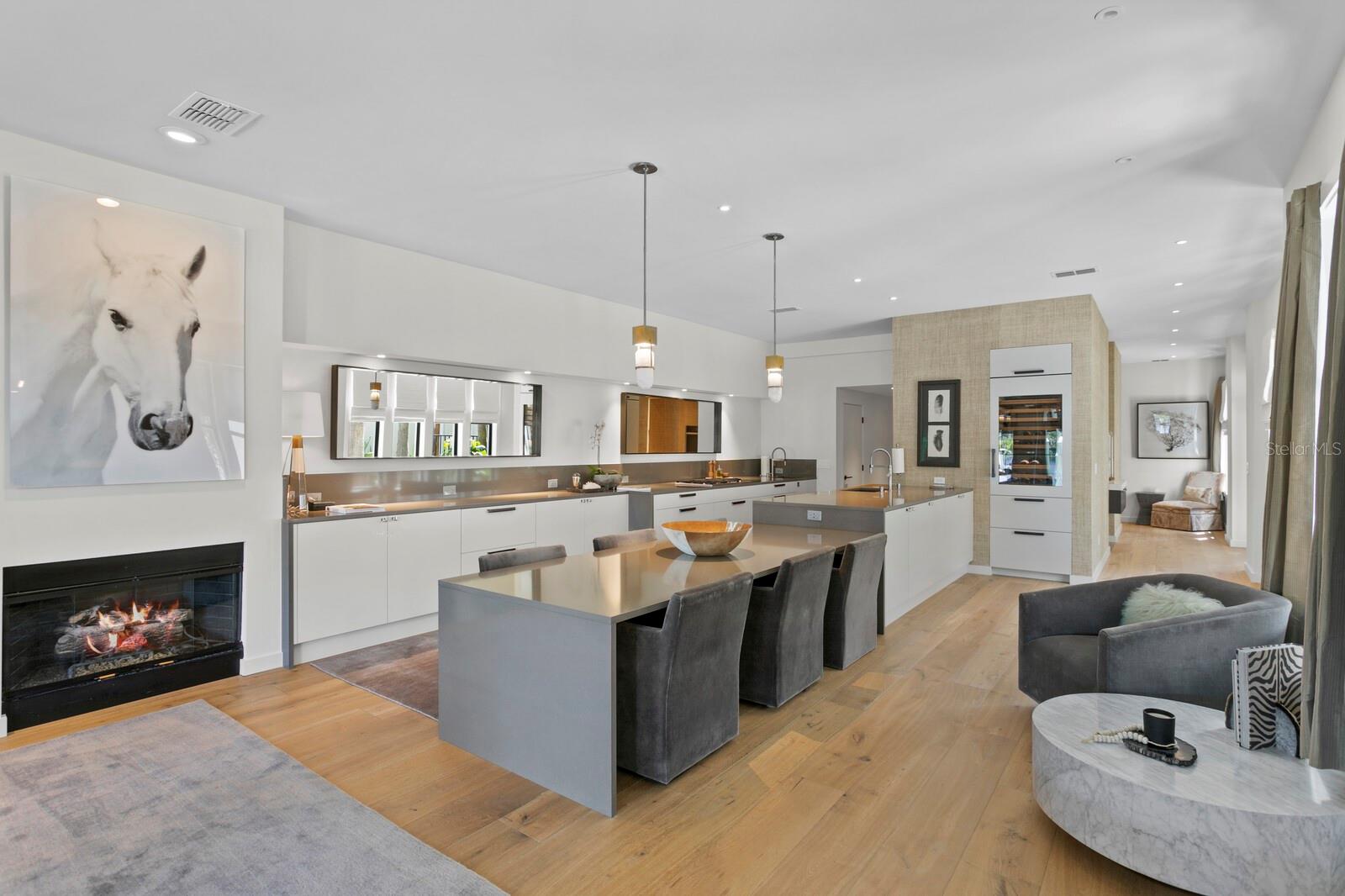 ST TROPEZ AT HARBOUR ISLAND PH - Residential