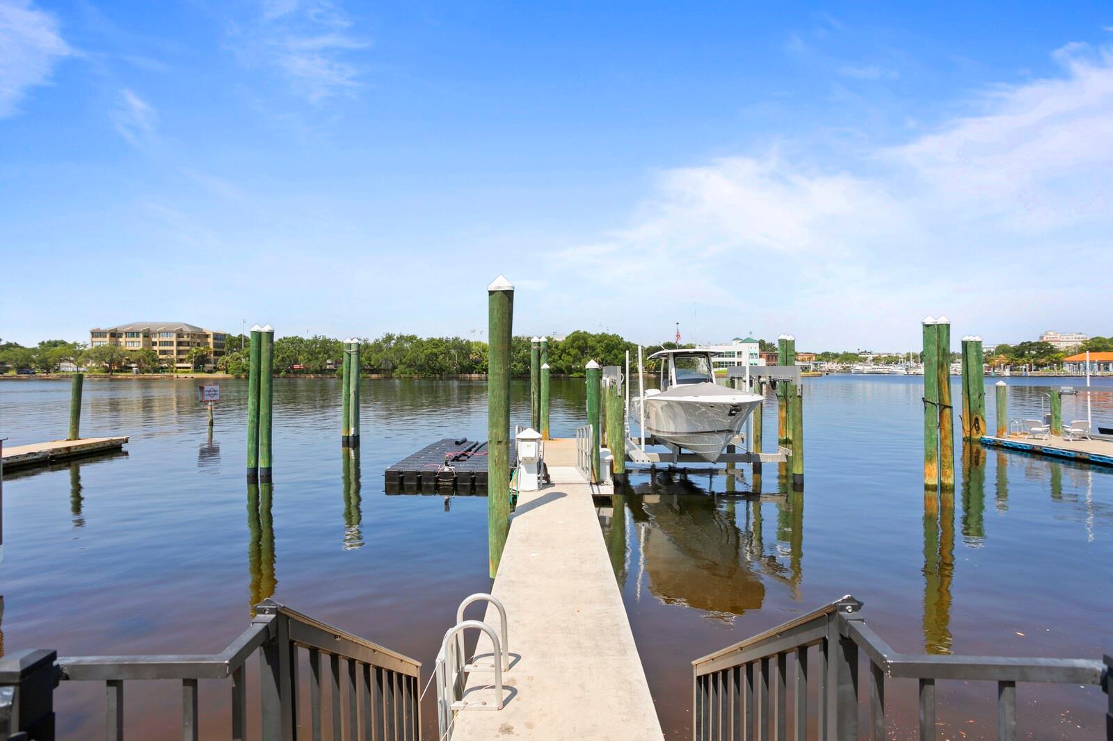 ST TROPEZ AT HARBOUR ISLAND PH - Residential