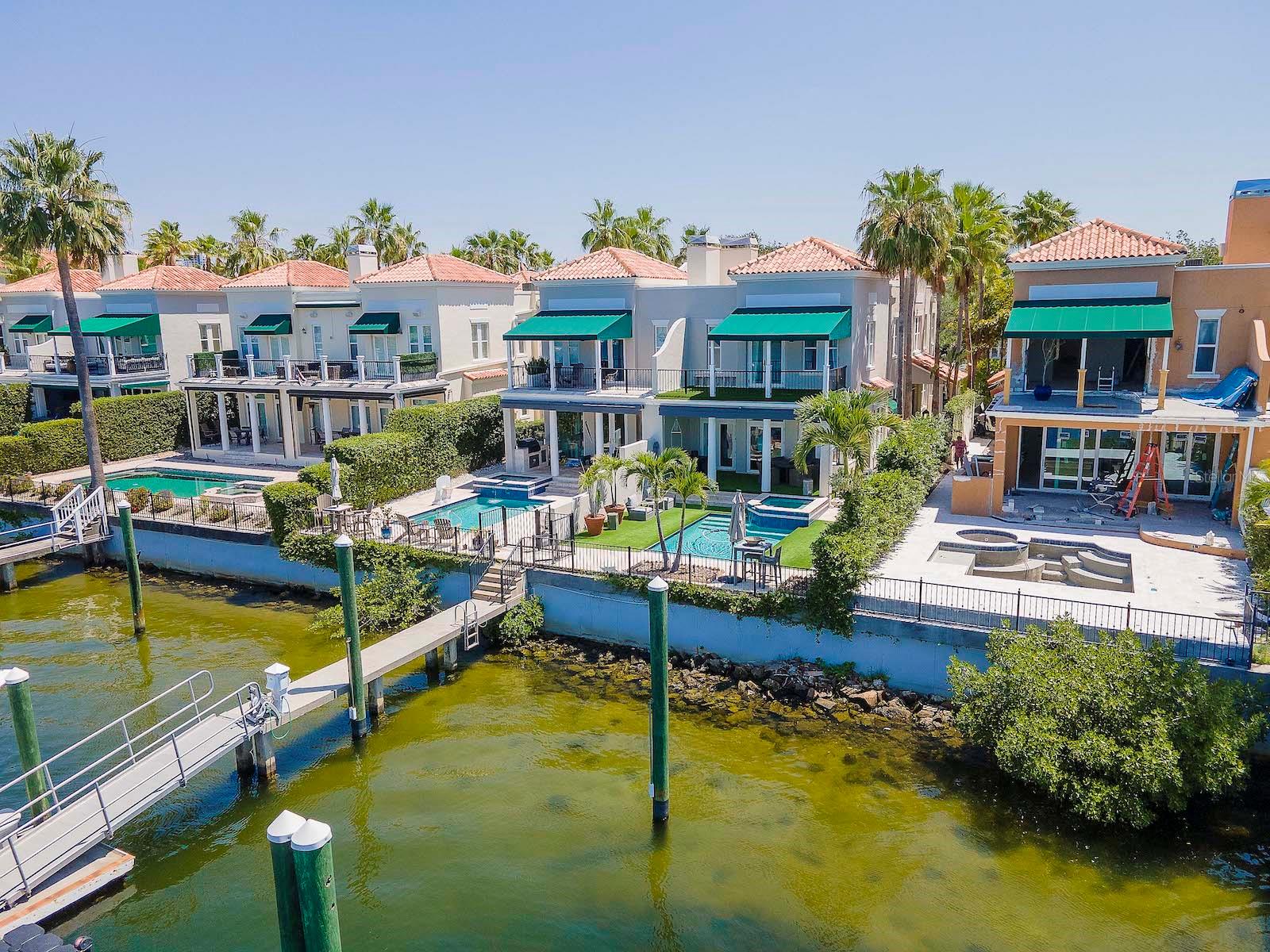 ST TROPEZ AT HARBOUR ISLAND PH - Residential