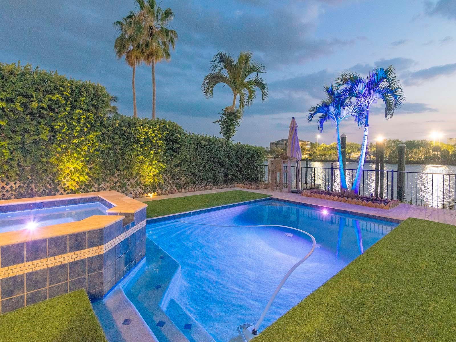 ST TROPEZ AT HARBOUR ISLAND PH - Residential