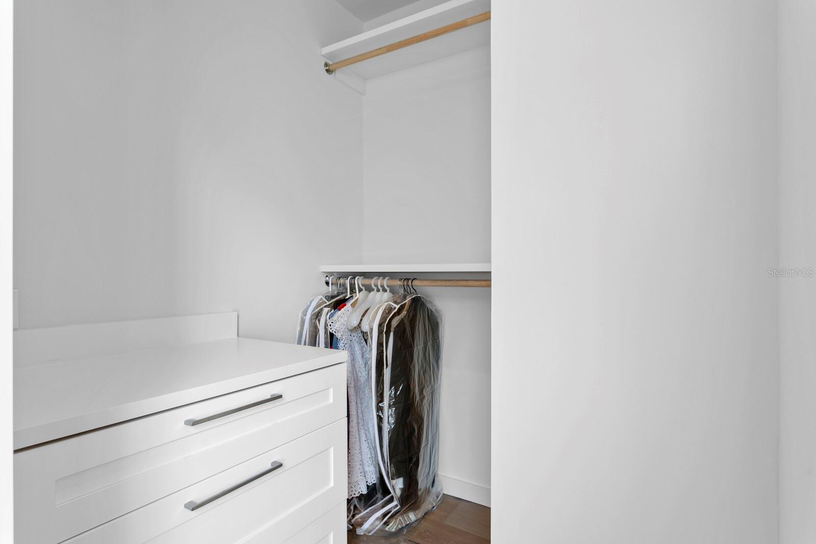 ST TROPEZ AT HARBOUR ISLAND PH - Residential