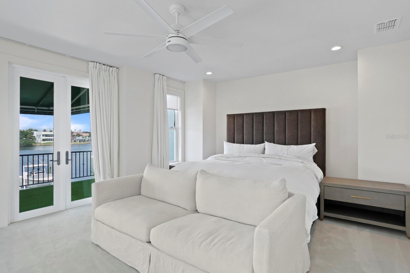 ST TROPEZ AT HARBOUR ISLAND PH - Residential