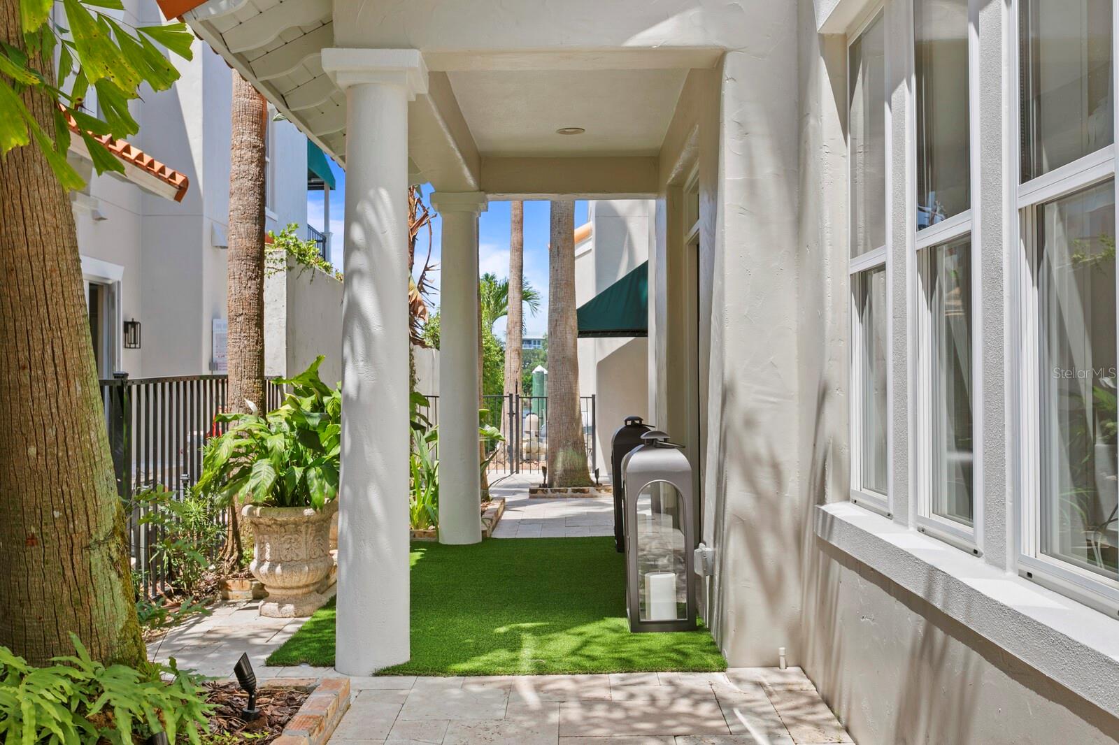 ST TROPEZ AT HARBOUR ISLAND PH - Residential