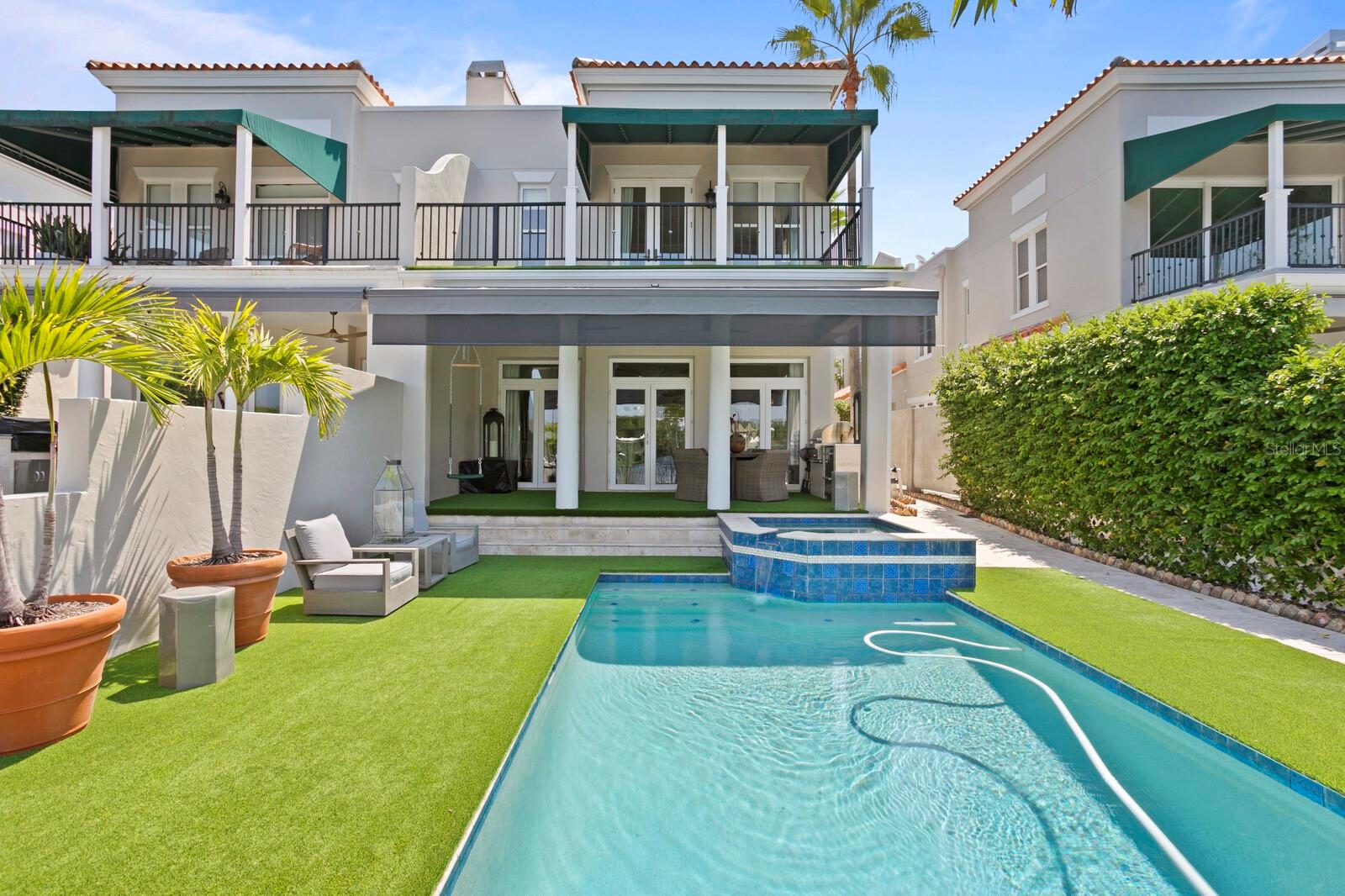 ST TROPEZ AT HARBOUR ISLAND PH - Residential