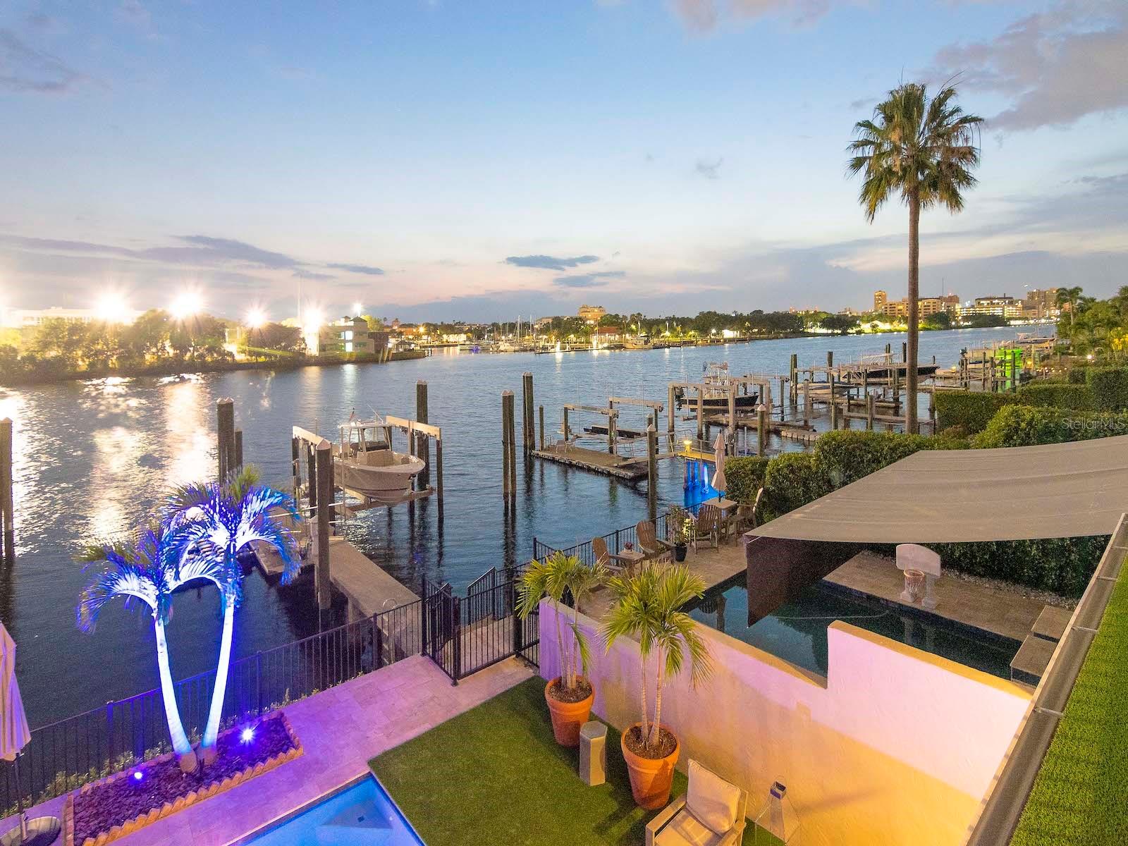 ST TROPEZ AT HARBOUR ISLAND PH - Residential