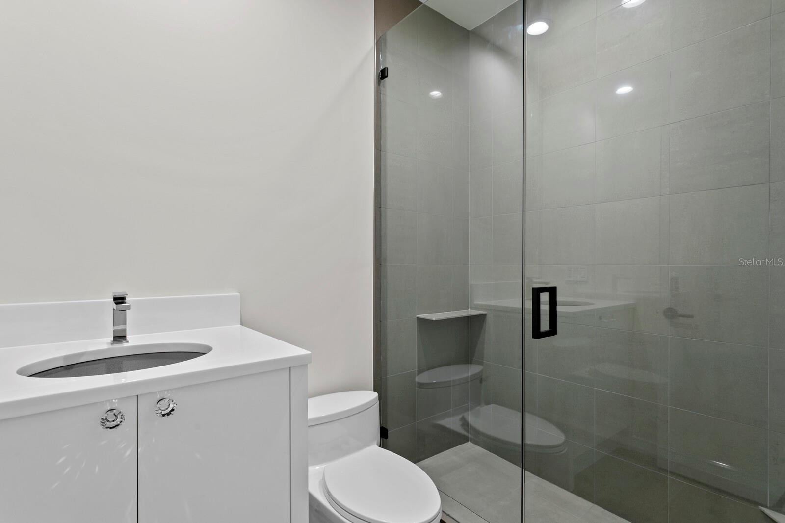 ST TROPEZ AT HARBOUR ISLAND PH - Residential