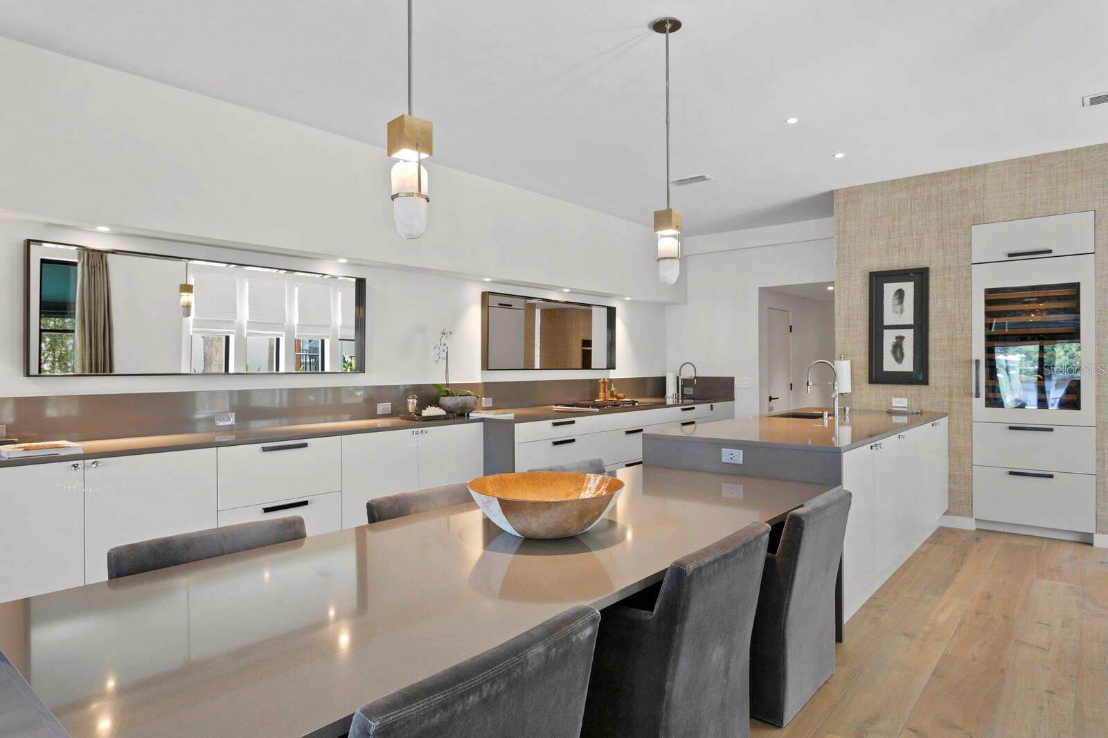 ST TROPEZ AT HARBOUR ISLAND PH - Residential