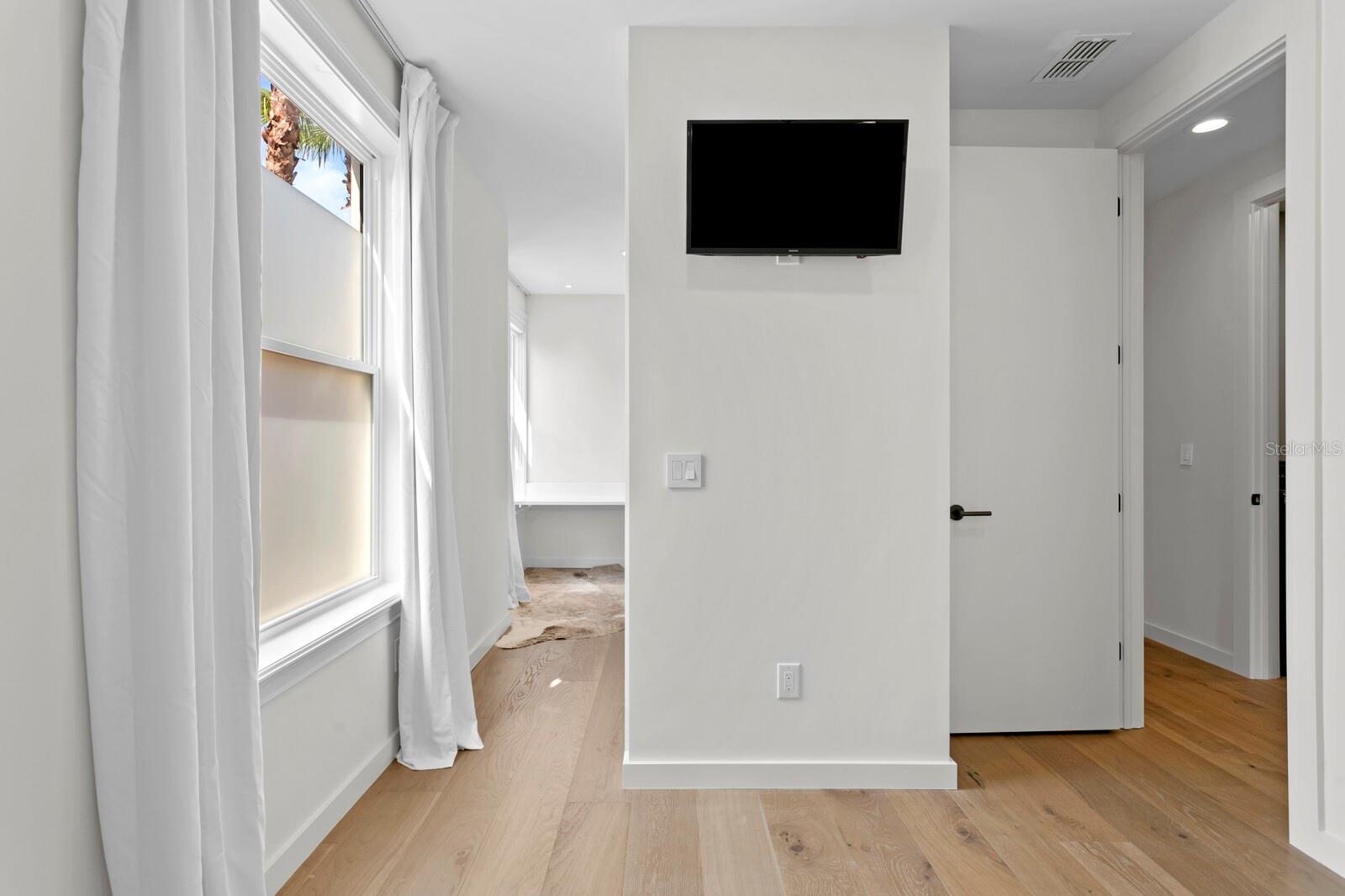 ST TROPEZ AT HARBOUR ISLAND PH - Residential