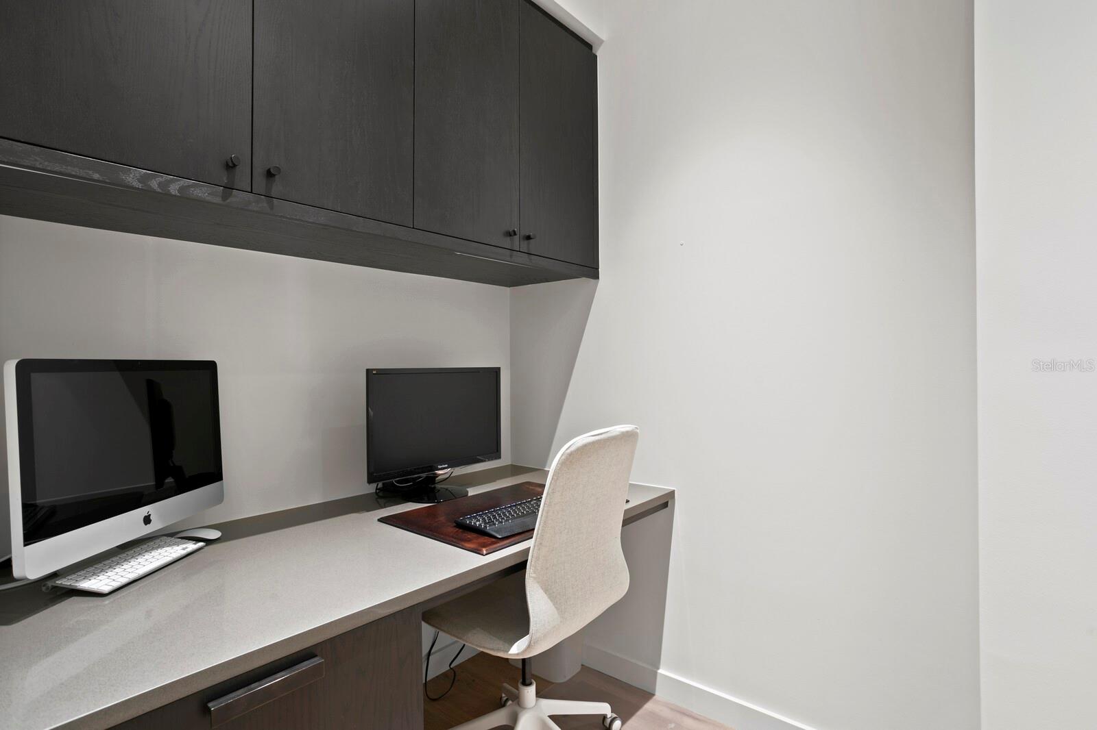 ST TROPEZ AT HARBOUR ISLAND PH - Residential