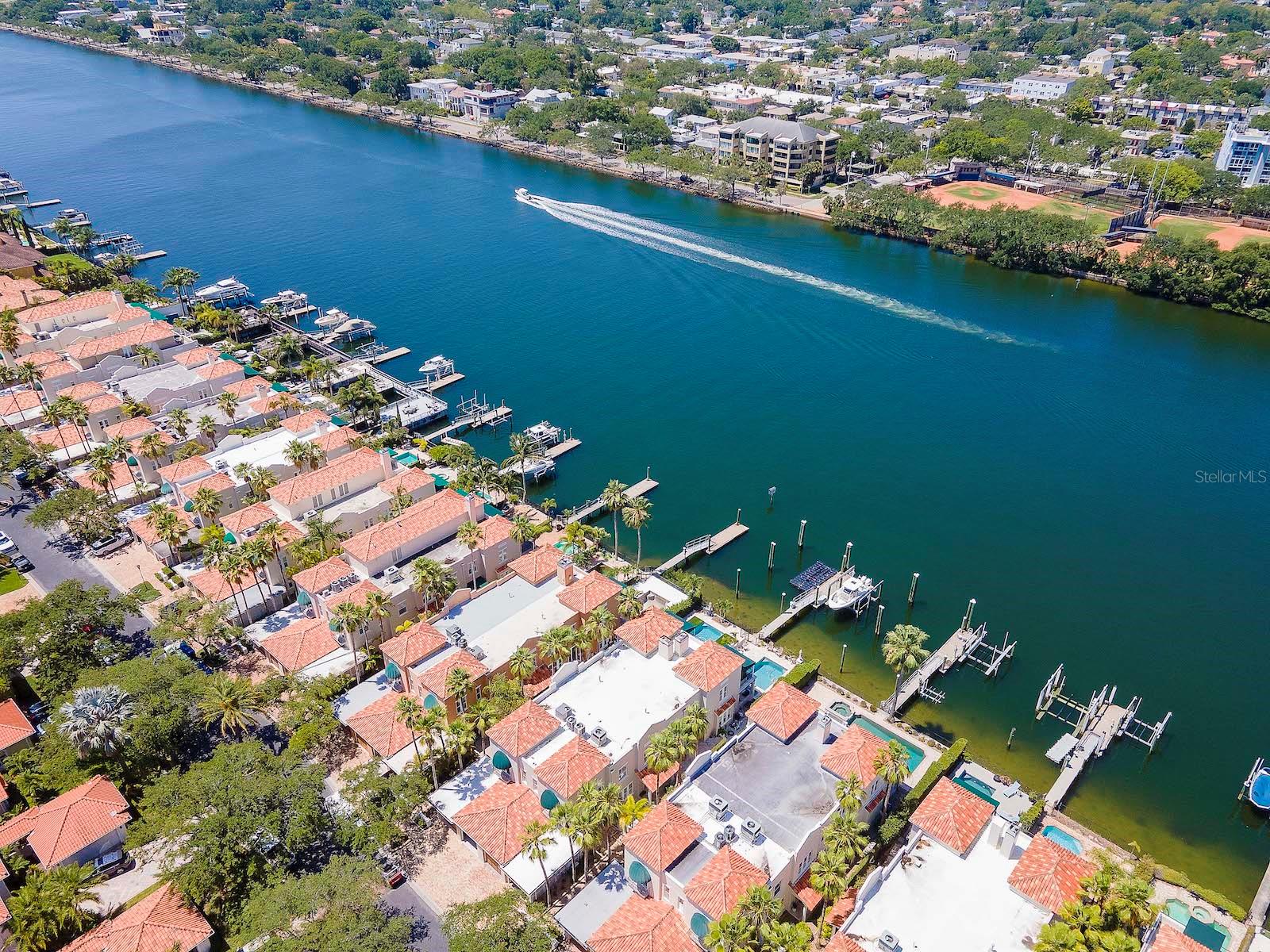 ST TROPEZ AT HARBOUR ISLAND PH - Residential