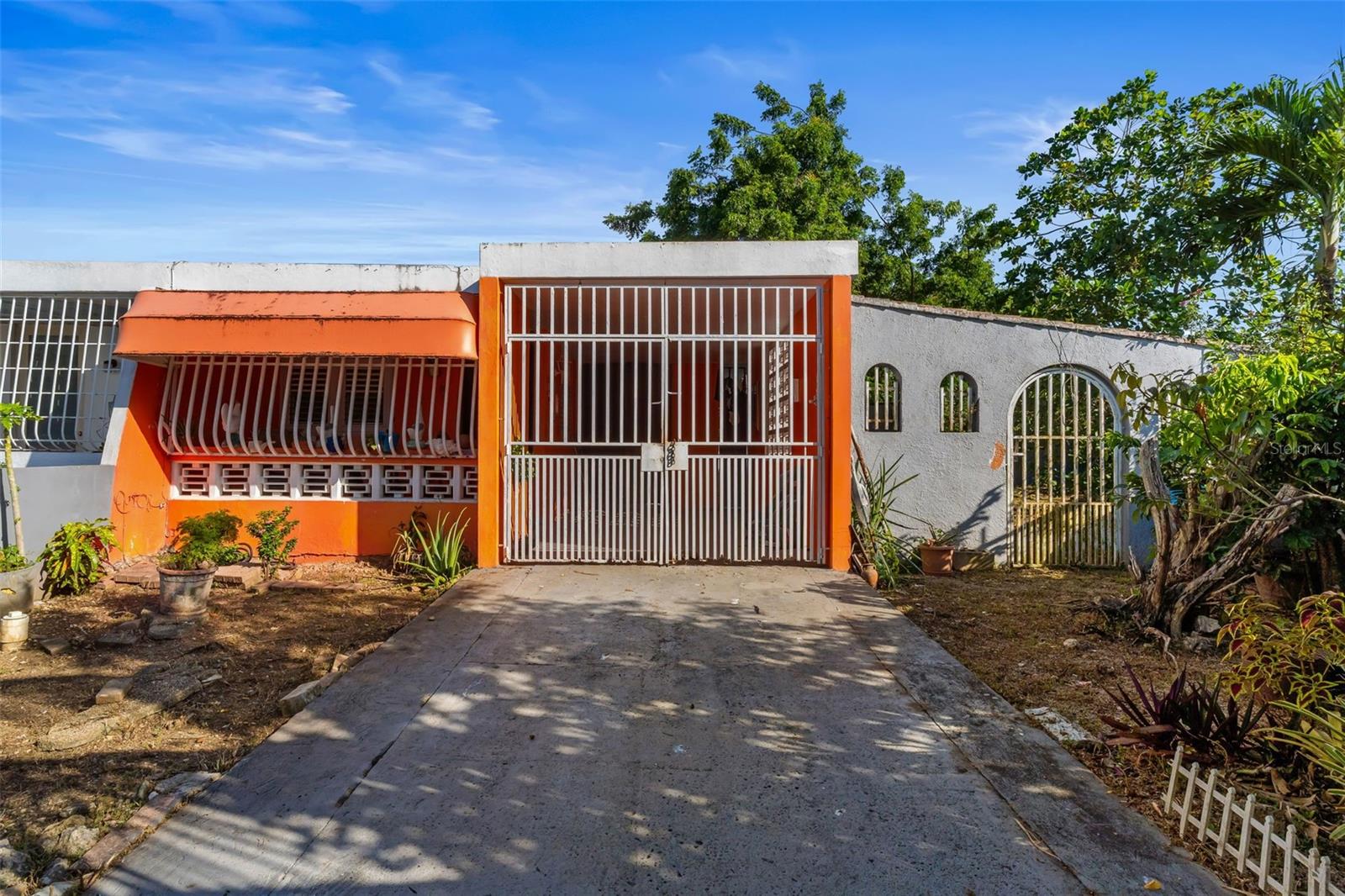 URB LAGOS DE PLATA - Residential