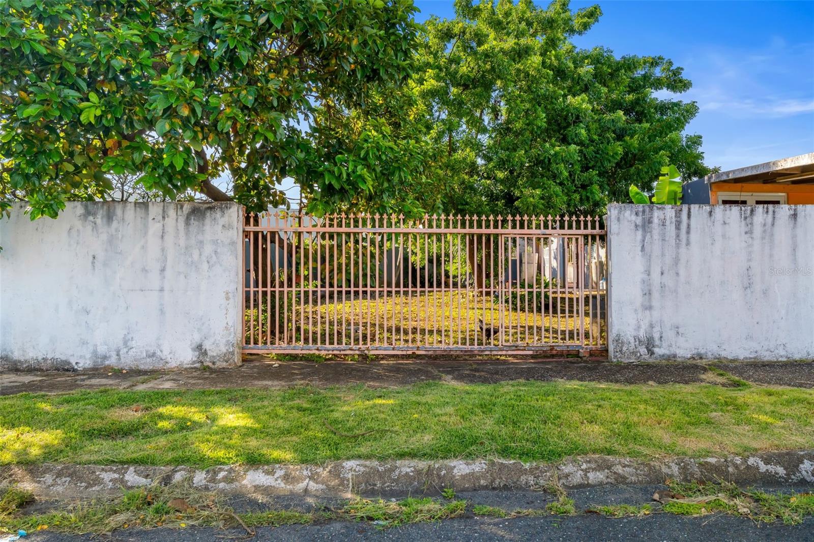 URB LAGOS DE PLATA - Residential