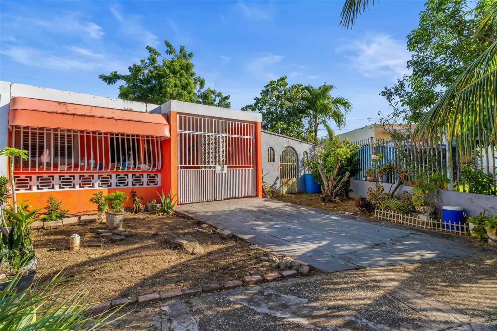 URB LAGOS DE PLATA - Residential