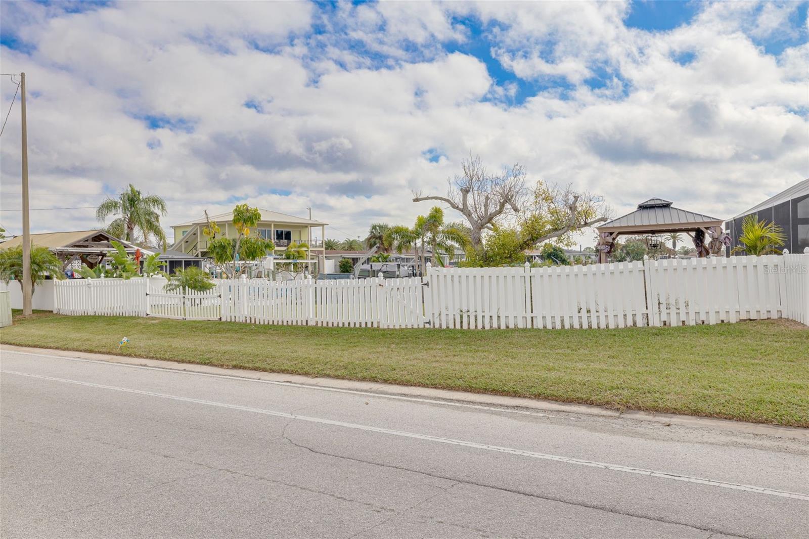 LEISURE BEACH - Residential