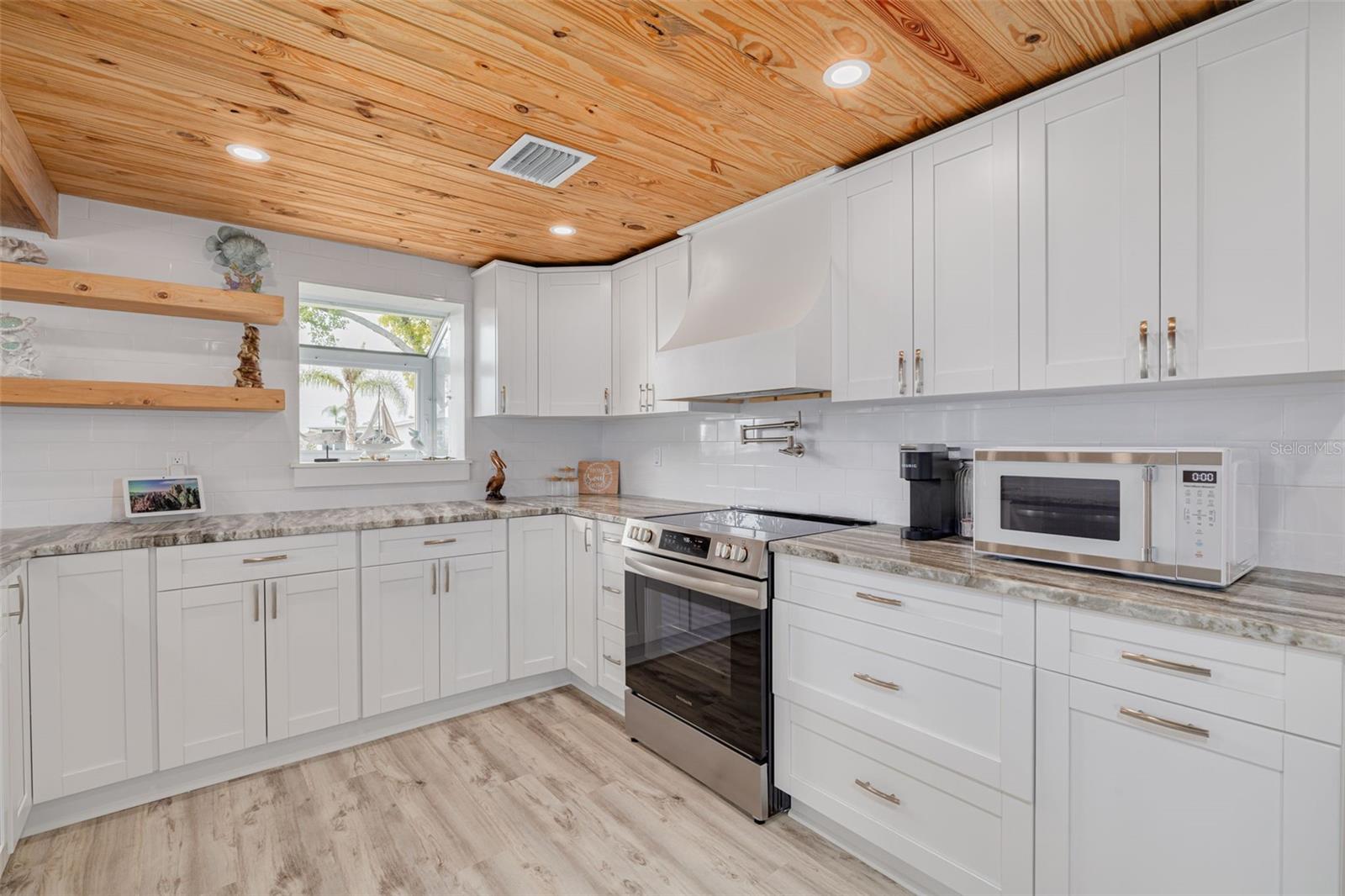 LEISURE BEACH - Residential