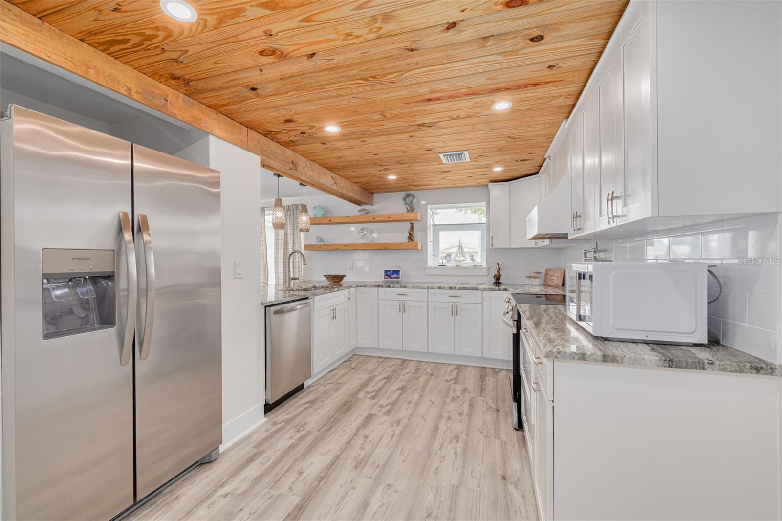 LEISURE BEACH - Residential