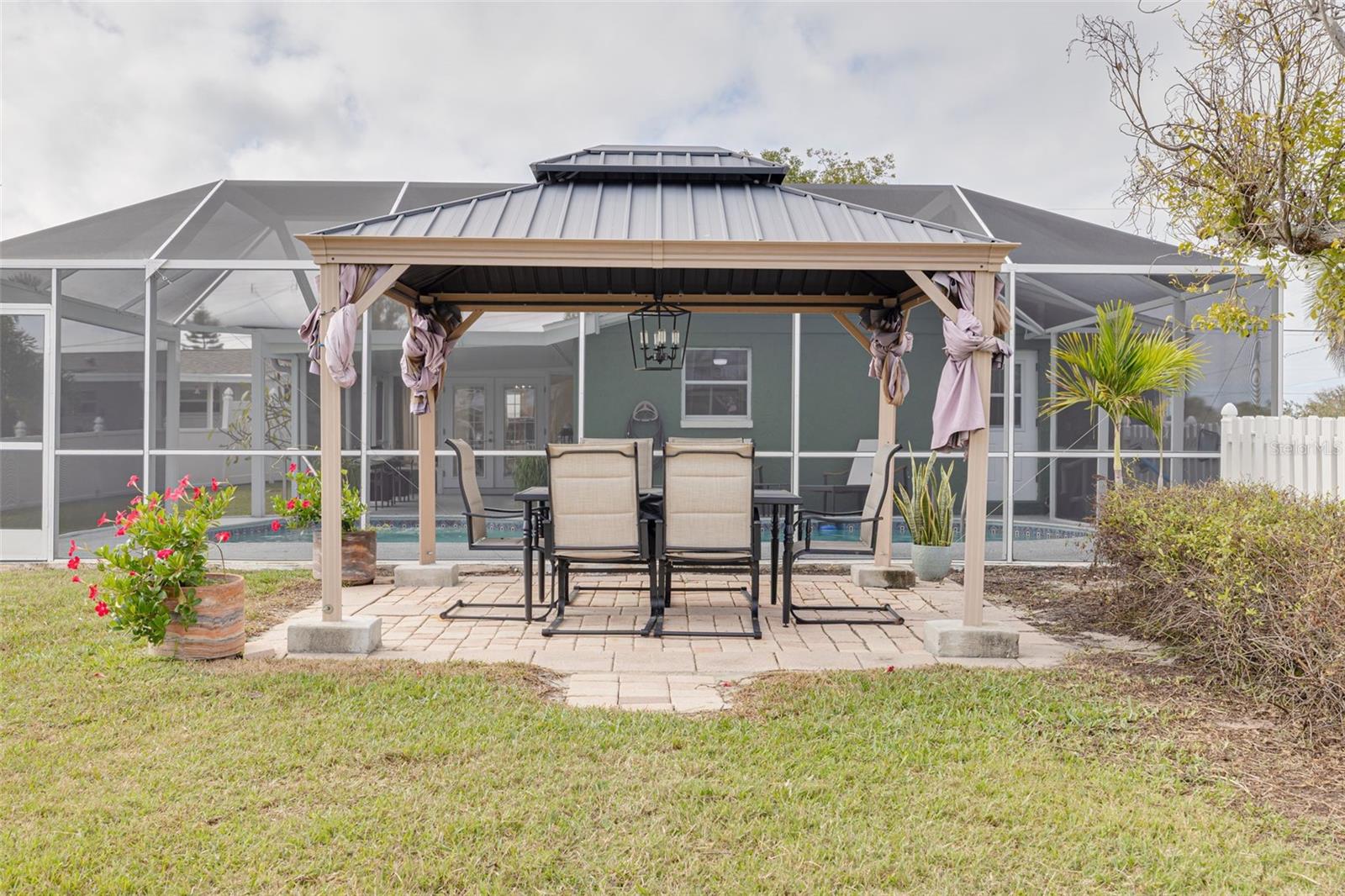 LEISURE BEACH - Residential