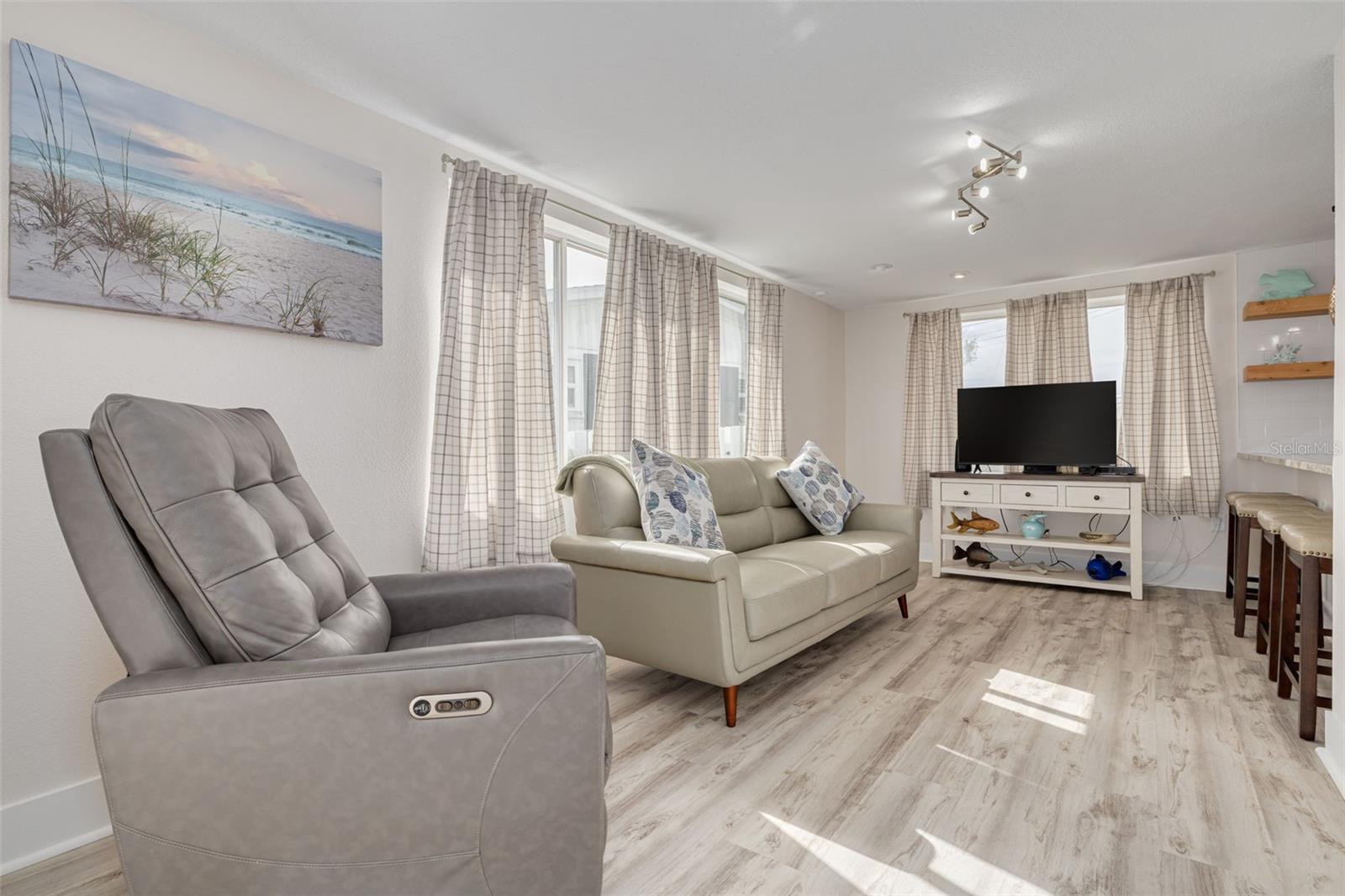 LEISURE BEACH - Residential