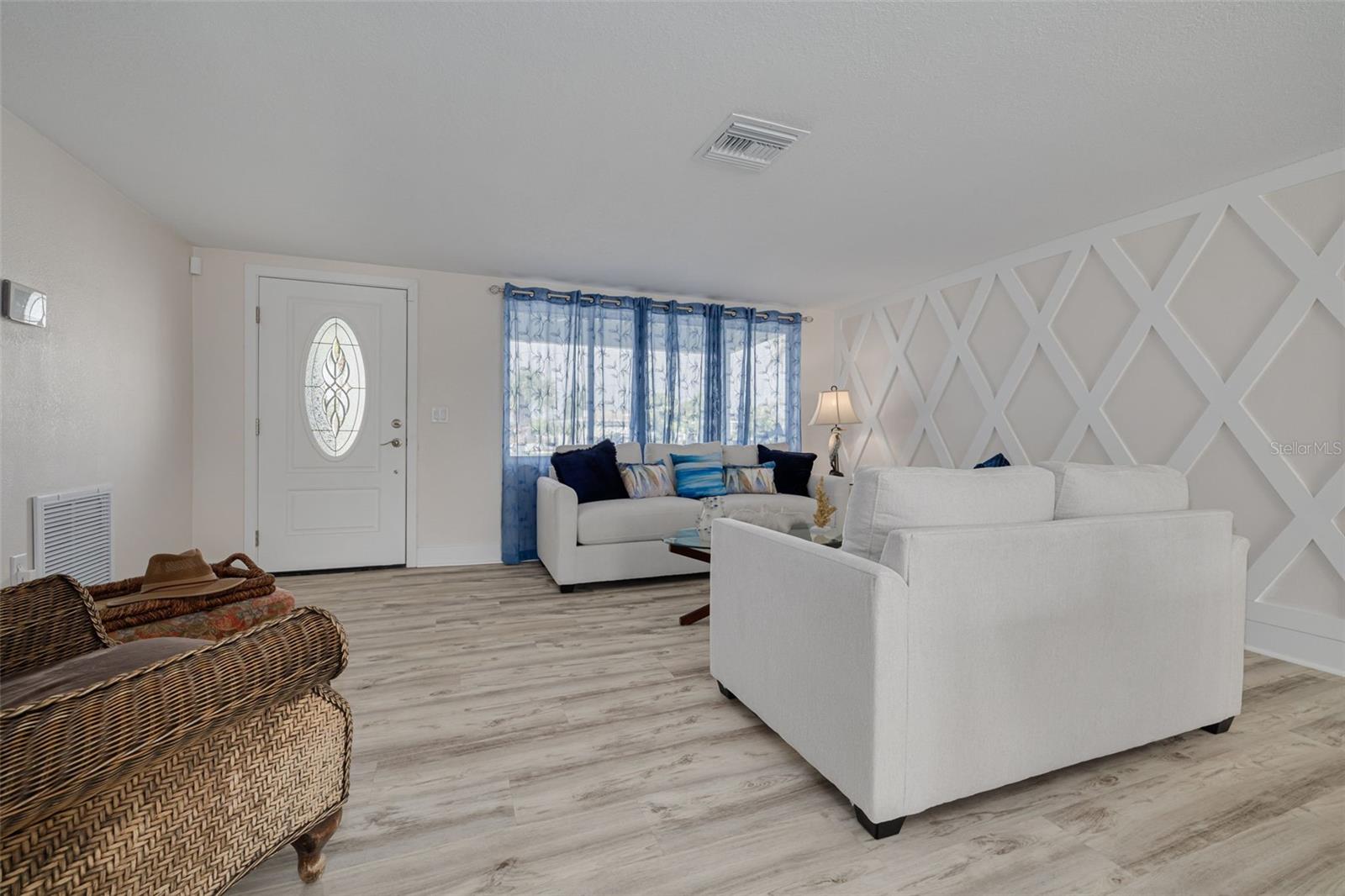 LEISURE BEACH - Residential