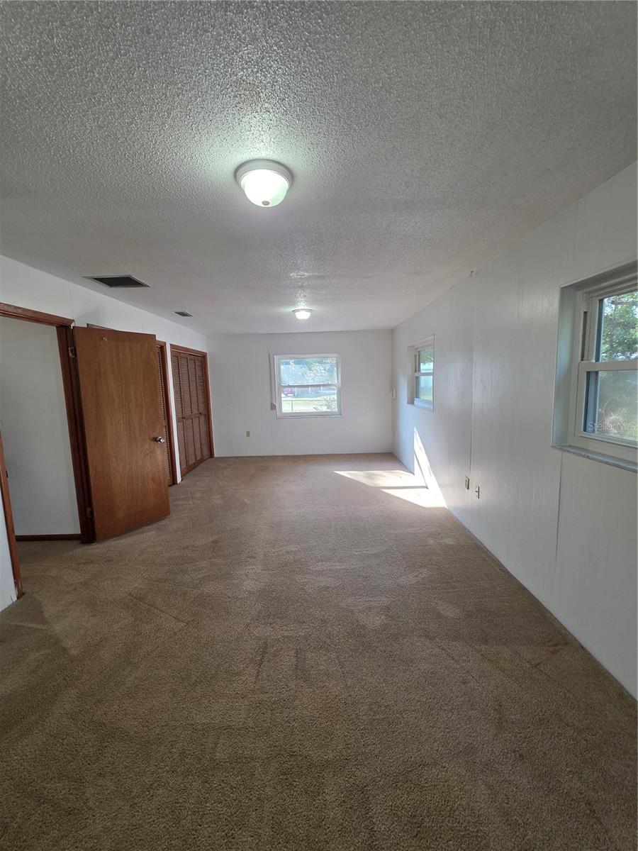 SUN RAY ESTATE - Residential Lease