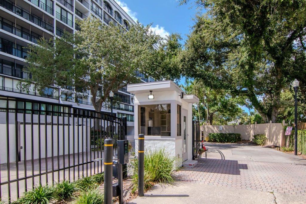 Photo of 3211 W Swann Avenue #410, Tampa, FL 33609 (MLS # TB8436370)