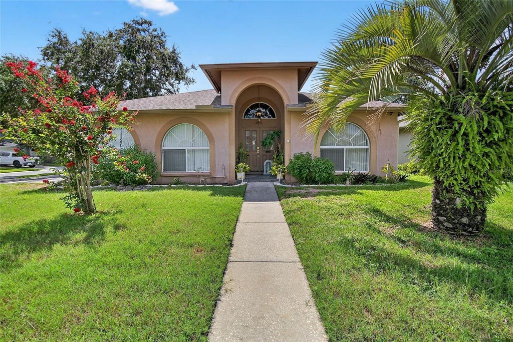 Photo of 2015 Thornbush Place, Brandon, FL 33511 (MLS # TB8408844)