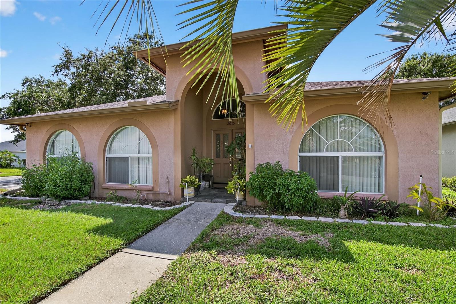 2015 THORNBUSH PLACE