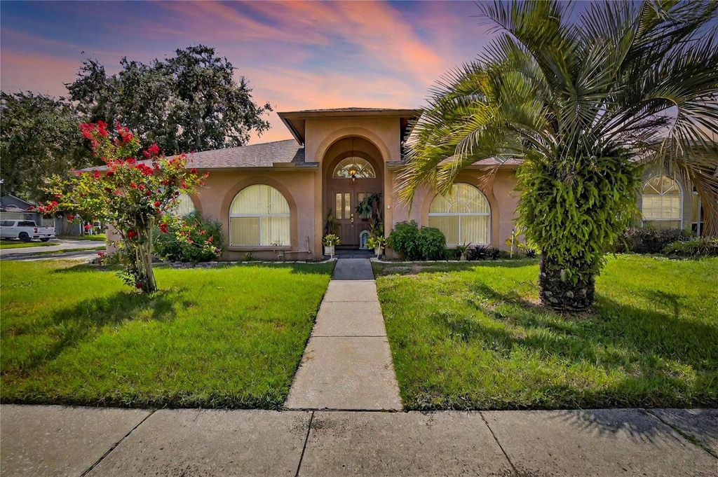 Photo of 2015 Thornbush Place, Brandon, FL 33511 (MLS # TB8408844)