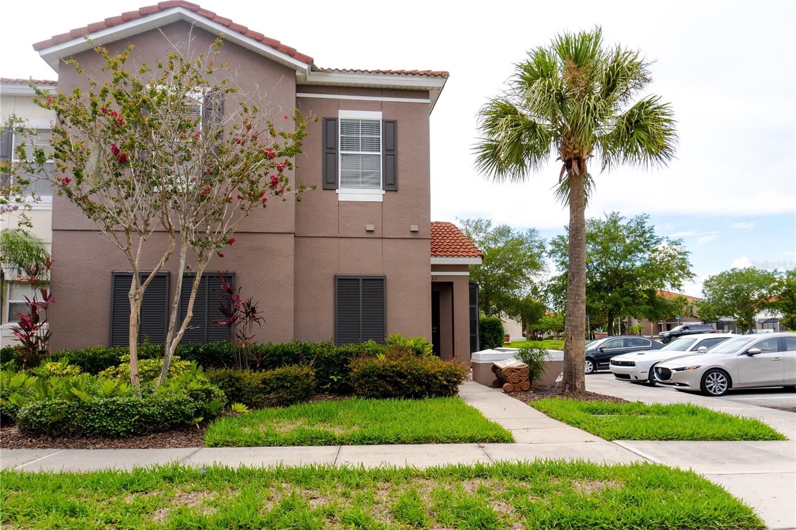 Spectacular townhouse for rent! Completely furnished with a private pool. Gated community, close to stores, restaurant and amusement parks. Beautiful quartz counter tops, stainless steel appliances, 4 bedrooms, 3 bathrooms, lovely decorated and ready to move in. Call for a private showing!