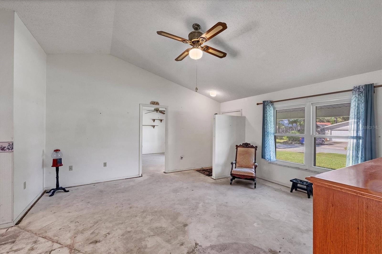 5330 BARBAROSSA AVENUE