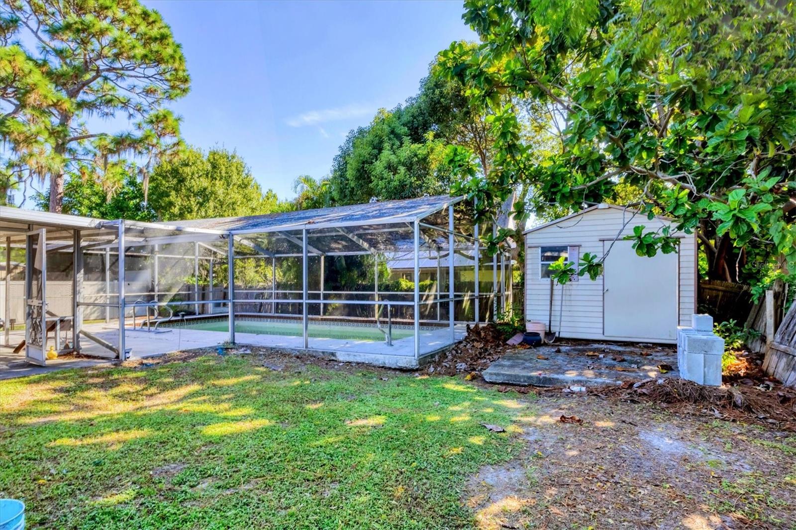 DE SOTO LAKES - Residential