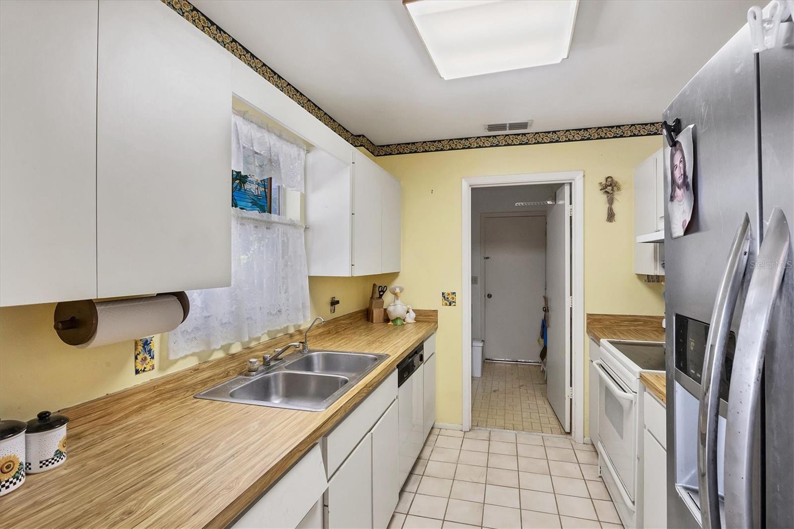 5330 BARBAROSSA AVENUE