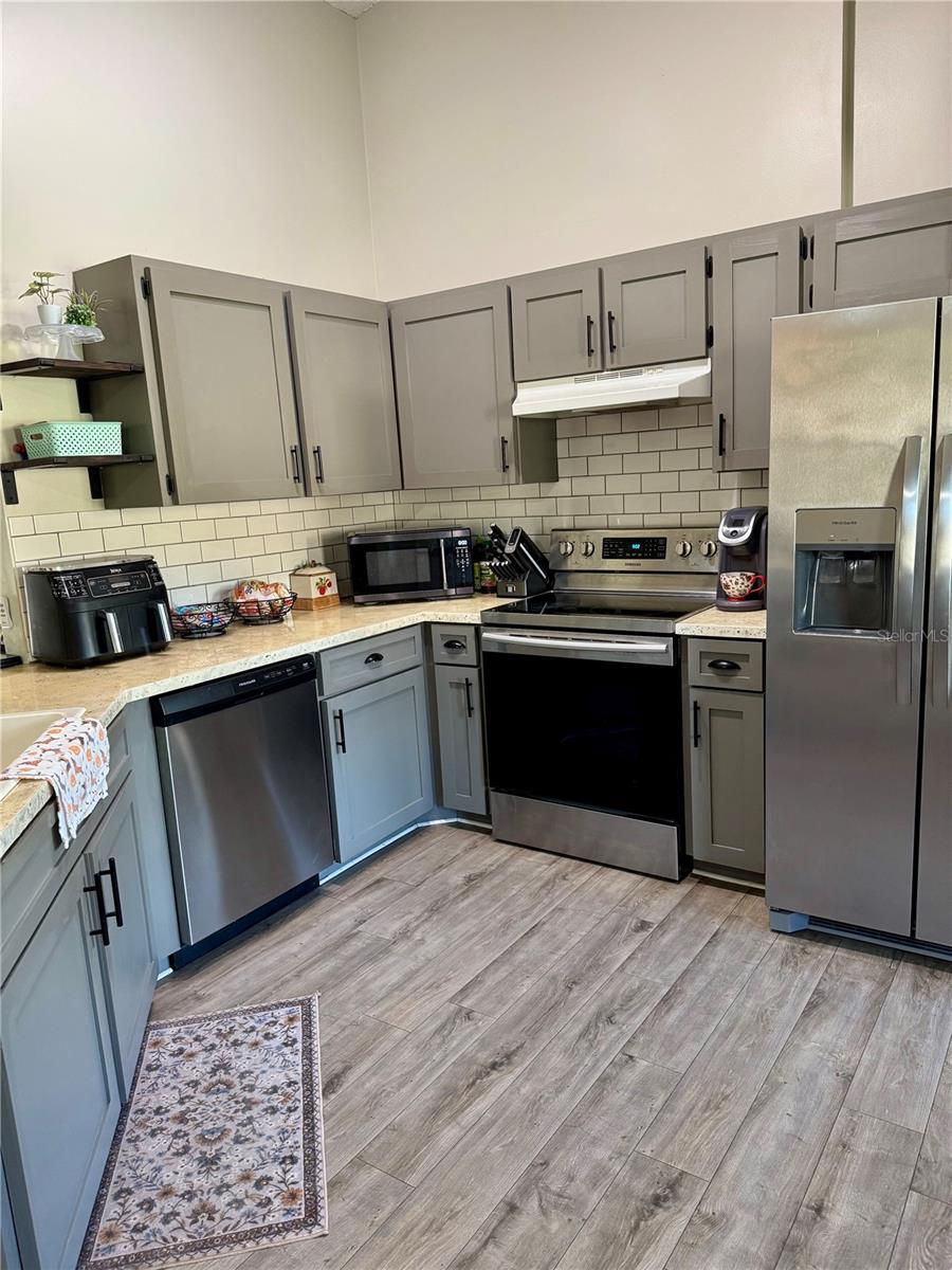 PINE LAKES - Residential