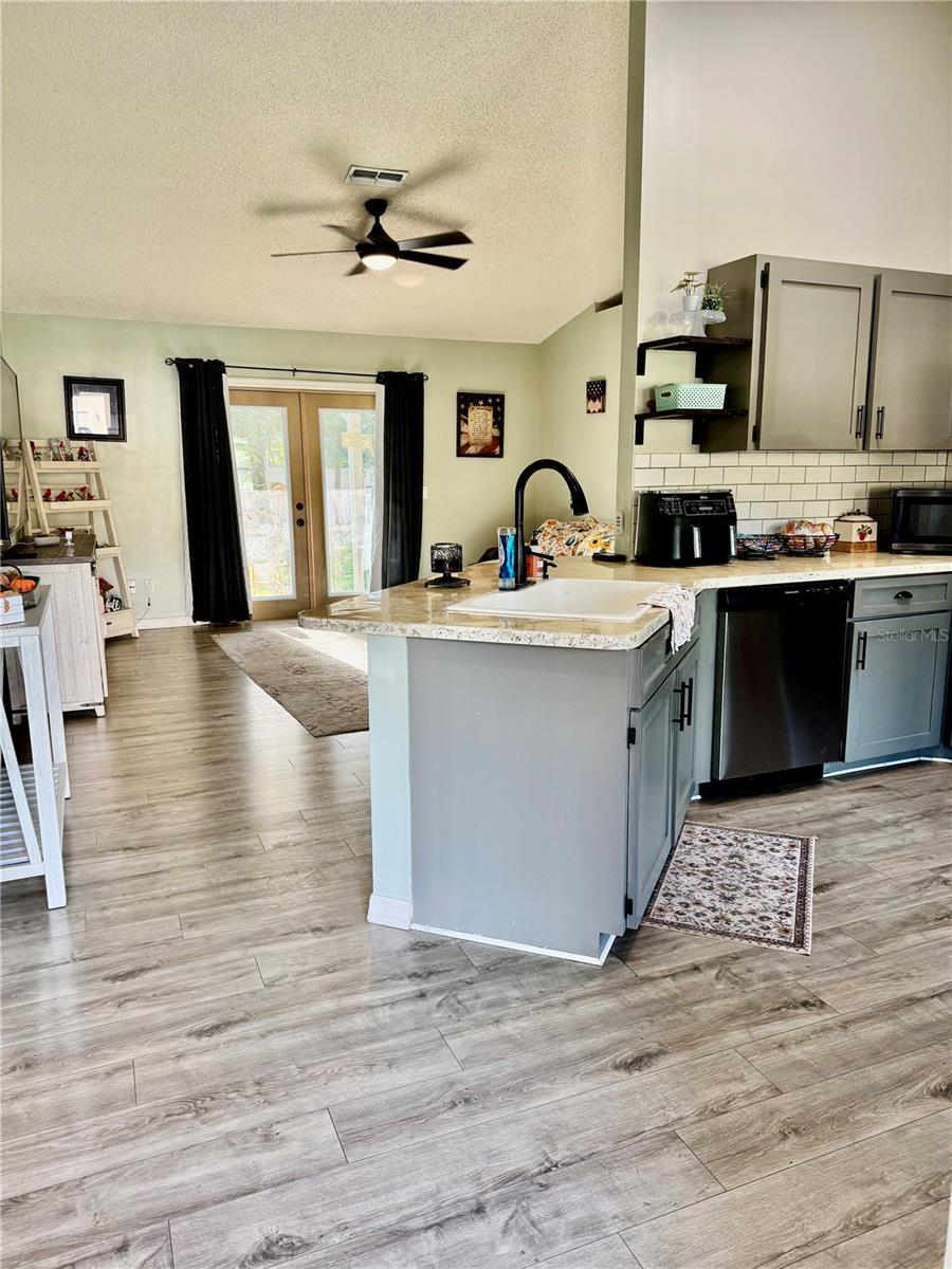 PINE LAKES - Residential