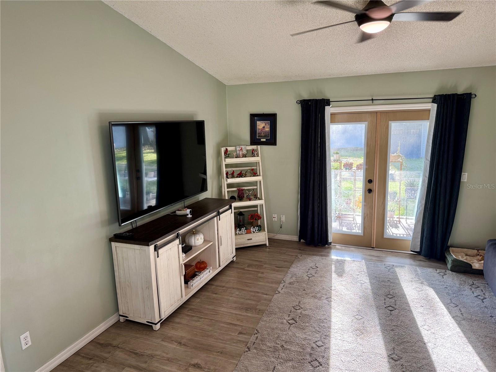 PINE LAKES - Residential