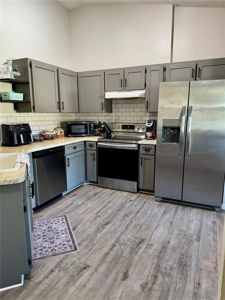 PINE LAKES - Residential