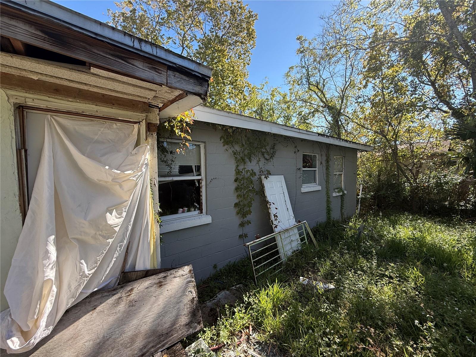 ROBERTA PARK - Residential